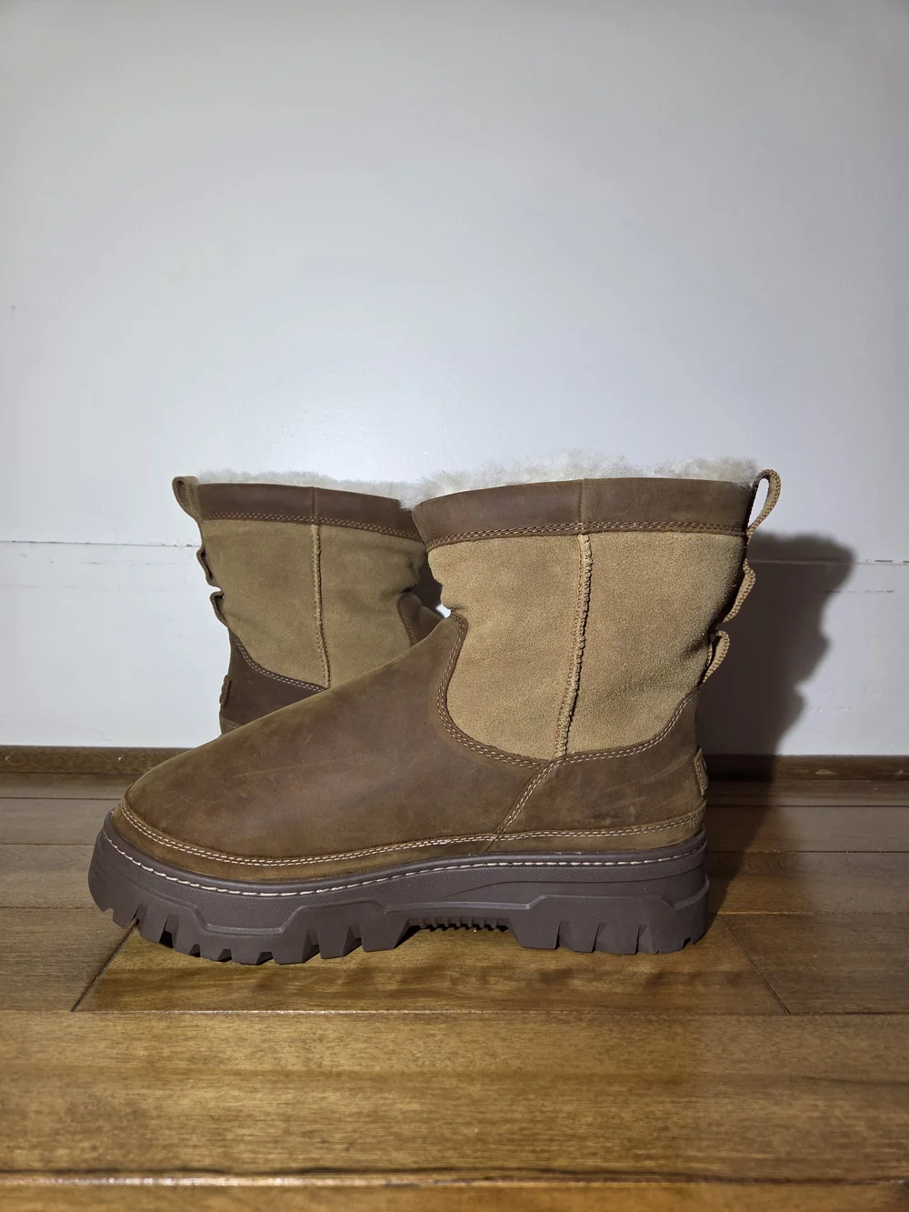UGG men's Heritage Pull On Trailblazer Waterproof Chestnut Boots Size 11